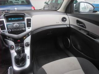 Volkswagen Passat (2013) 2.0 TDI, Tempomat - náhled 8