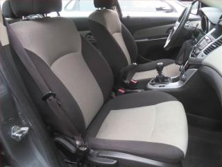 Volkswagen Passat (2013) 2.0 TDI, Tempomat - náhled 9