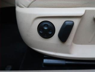 Volkswagen Passat (2013) 2.0 TDI, Tempomat - náhled 14