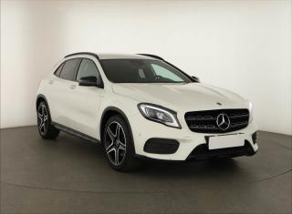 Mercedes-Benz GLA AMG Line 220 d 4MATIC, R