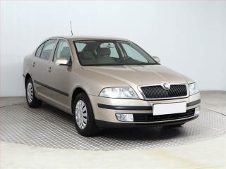 �koda Octavia 1.6, �R,1.maj, Serv.kniha
