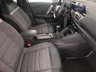 Peugeot 5008 (2018) Active PureTech 130, 7 míst - náhled 9