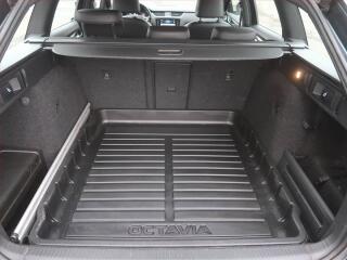 Peugeot 2008 (2017) 1.2 PureTech, Serv.kniha, Navi - náhled 10