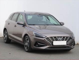 Hyundai i30 Smart 1.5 T-GDI MHEV, �R,1.maj