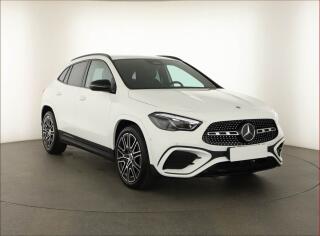 Mercedes-Benz GLA 180, AMG Line, Navigace