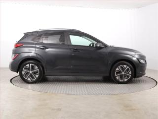 Hyundai Kona (2022) Electric 39 kWh, SoH 100% - náhled 6
