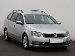 Volkswagen Passat 2.0 TDI, Serv.kniha, Navi