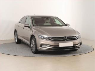 Volkswagen Passat Comfortline 2.0 TSI, nov v R
