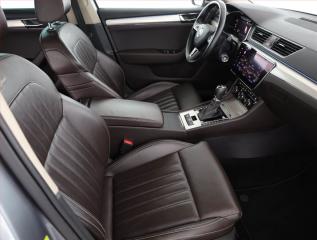 Volkswagen Passat (2012) 2.0 TDI, Navi, Tempomat - náhled 9