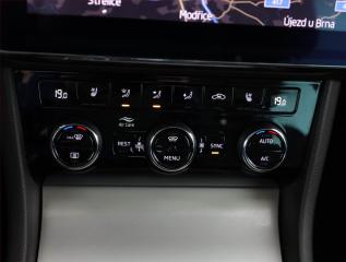 Volkswagen Passat (2012) 2.0 TDI, Navi, Tempomat - náhled 15