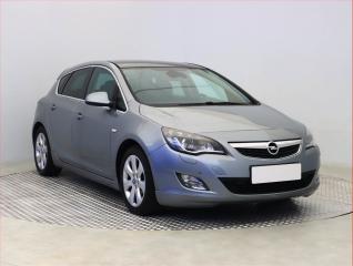 Opel Astra 1.4 T, Serv.kniha, v provozu