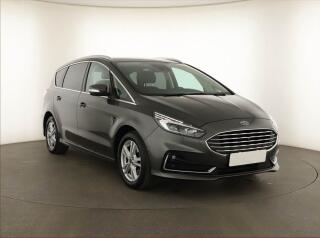 Ford S-MAX Titanium Hybrid