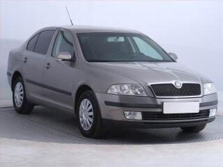 �koda Octavia 1.6, nov� STK, jezd� v�born�