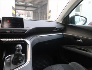 Peugeot 5008 (2020) 1.5 BlueHDi, 7 míst, ČR,1.maj - náhled 8