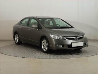 Honda Civic 1.8 i, Ta�n�, jezd� v�born�