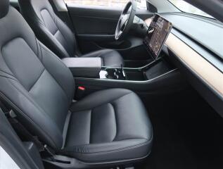 Tesla Model 3 (2020) Std Range Plus 52kWh, SoH 84% - náhled 9