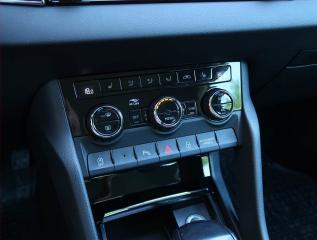 Škoda Karoq (2019) Style 2.0 TDI, 4x4, Style - náhled 17