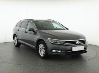Volkswagen Passat 2.0 TDI, Serv.kniha, Navi