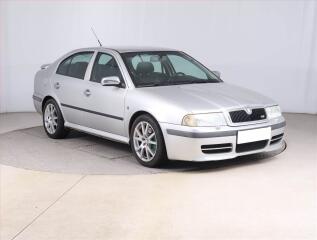 �koda Octavia RS 1.8 T, Xenony, Tempomat