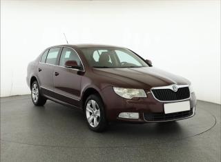 koda Superb 2.0 TDI, Xenony, Tempomat
