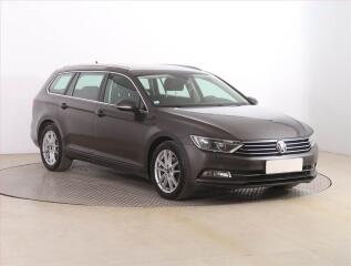 Volkswagen Passat 2.0 TDI, Serv.kniha, Navi