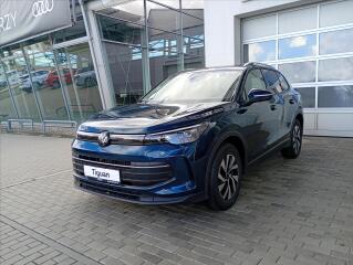Volkswagen Tiguan 1.5 eTSI mHEV  People