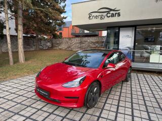 Tesla Model 3 Long Range AWD, Ta�n� za��zen�