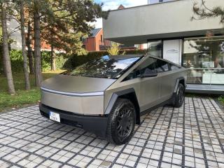 Tesla CYBERTRUCK