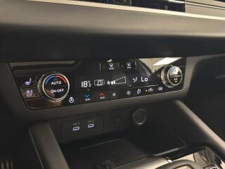 Mitsubishi Outlander 2.4 PHEV INSTYLE HuD 360 Pano - náhled 15