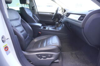 Volkswagen Touareg (2013) 3,6 V6 FSI  4x4 KŮŽE - náhled 25