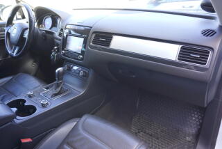 Volkswagen Touareg (2013) 3,6 V6 FSI  4x4 KŮŽE - náhled 22