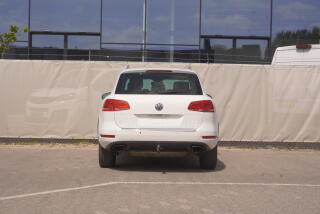 Volkswagen Touareg (2013) 3,6 V6 FSI  4x4 KŮŽE - náhled 3