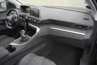 Peugeot 5008 (2020) 5008  1,2I 96 kW ALLURE 7 MÍST - náhled 9