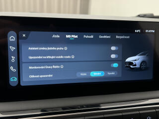MG MG3 EXCLUSIVE HYBRID+ AUT CZ 1.maj - náhled 34