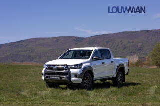 Toyota Hilux AT INVINCIBLE