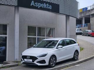 Hyundai i30 1.5i Comfort, serv.kn., 1.maj.