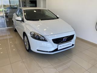 Volvo V40 T3 FWD SUMMUM-REZERVACE