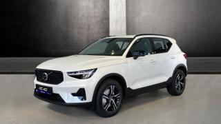 Volvo XC40 PLUS DARK, B3 FWD, 120+10 kW /