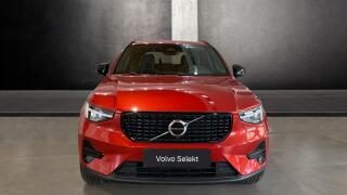 Volvo XC40 PLUS DARK, B4 FWD, 145+10 kW /