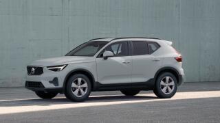 Volvo XC40 ESSENTIAL, B3 FWD, 120+10 kW /