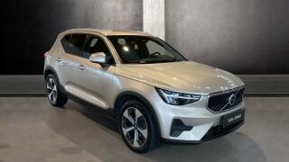 Volvo XC40 CORE, B4 AWD, 145+10 kW / 197+
