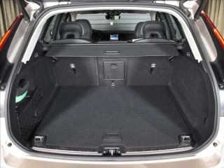 Volvo XC60 2.0 B4 AWD PLUS BLIS,Bezkl