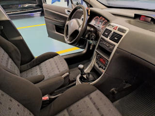 Peugeot 307 (2004) 1.6 /80kW, 7míst, panorama - náhled 10