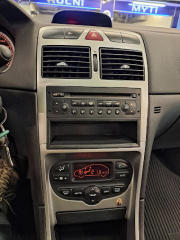 Peugeot 307 (2004) 1.6 /80kW, 7míst, panorama - náhled 28