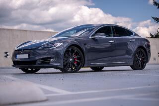 Tesla Model S 90D, nab�jen� zdarma, FSD