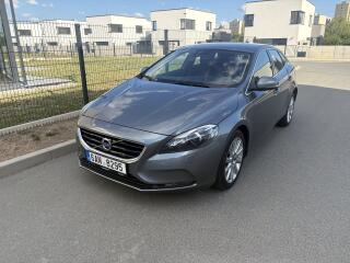 Volvo V40 D2 Momentum Servisov�no