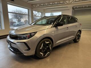 Opel Grandland X 1.6 plug-in hyb. 4x4, 300 kon�