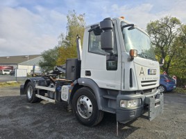 Iveco 12t, nosi kontejner