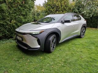 Toyota bZ4X pln� v�bava, nevyu�it�