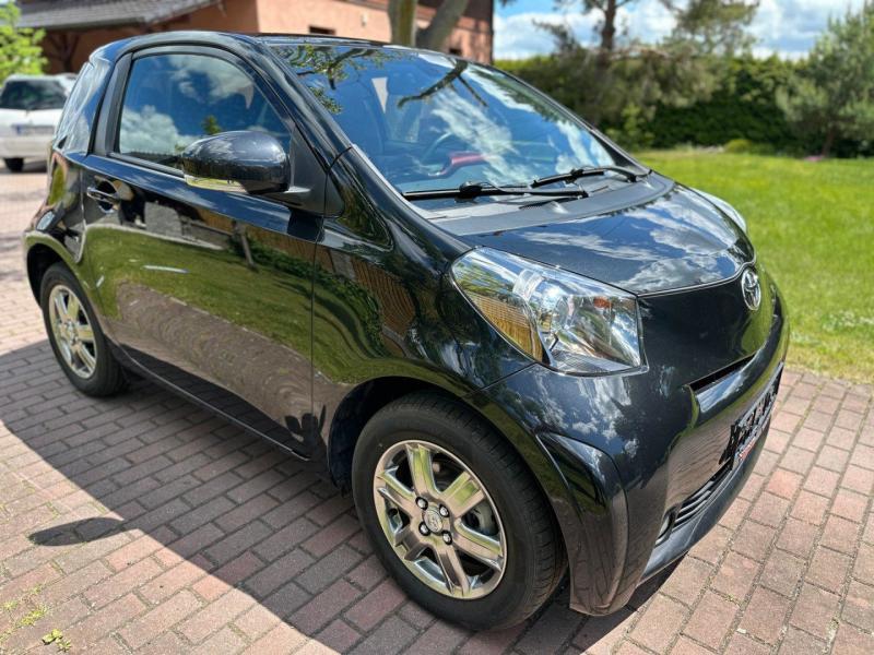 Toyota iQ